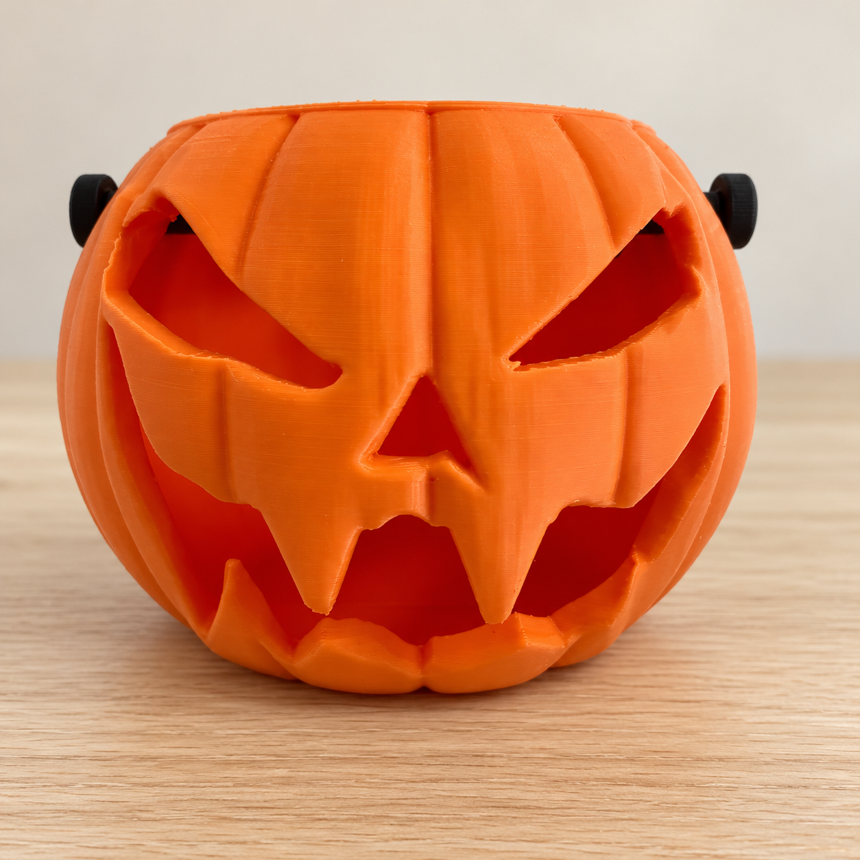 Zucca porta dolcetti arancione stampata in 3D, vista frontale